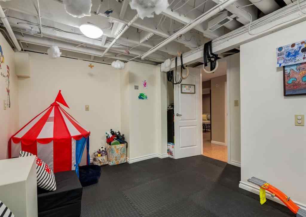 MLS® A2261687 - 320 10 Avenue NE in Crescent Heights Calgary, Residential