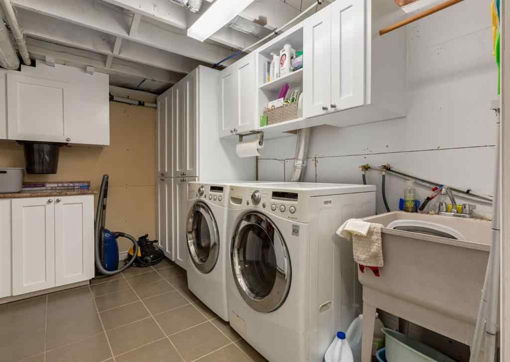 MLS® A2261687 - 320 10 Avenue NE in Crescent Heights Calgary, Residential