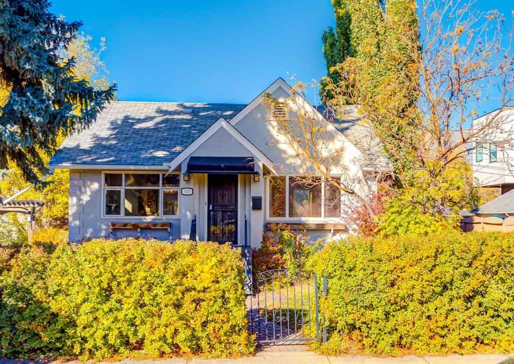 MLS® A2261687 - 320 10 Avenue NE in Crescent Heights Calgary, Residential