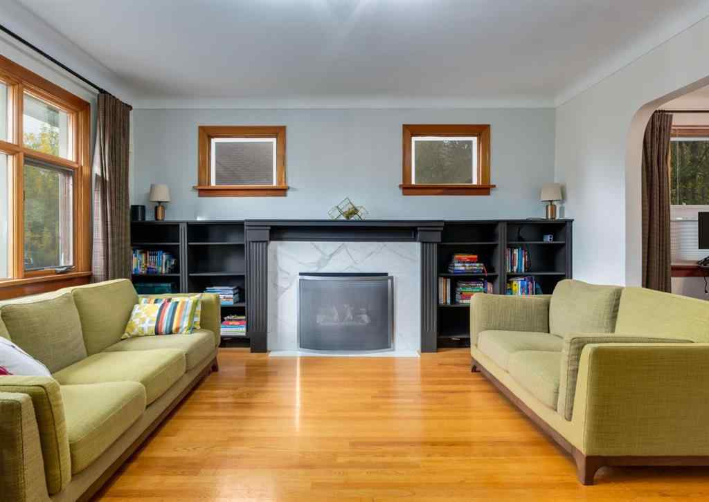 MLS® A2261687 - 320 10 Avenue NE in Crescent Heights Calgary, Residential