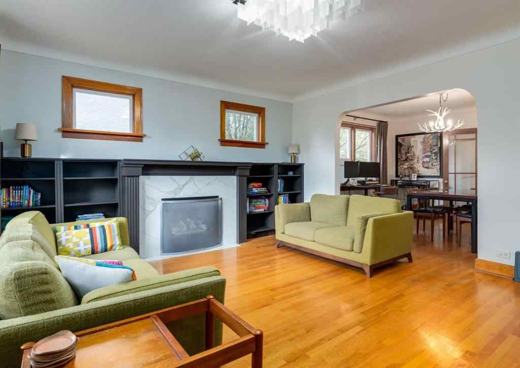 MLS® A2261687 - 320 10 Avenue NE in Crescent Heights Calgary, Residential