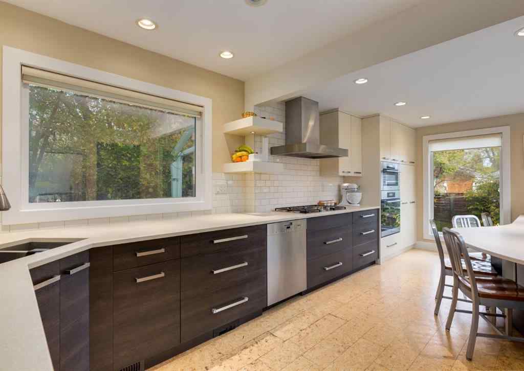 MLS® A2261687 - 320 10 Avenue NE in Crescent Heights Calgary, Residential