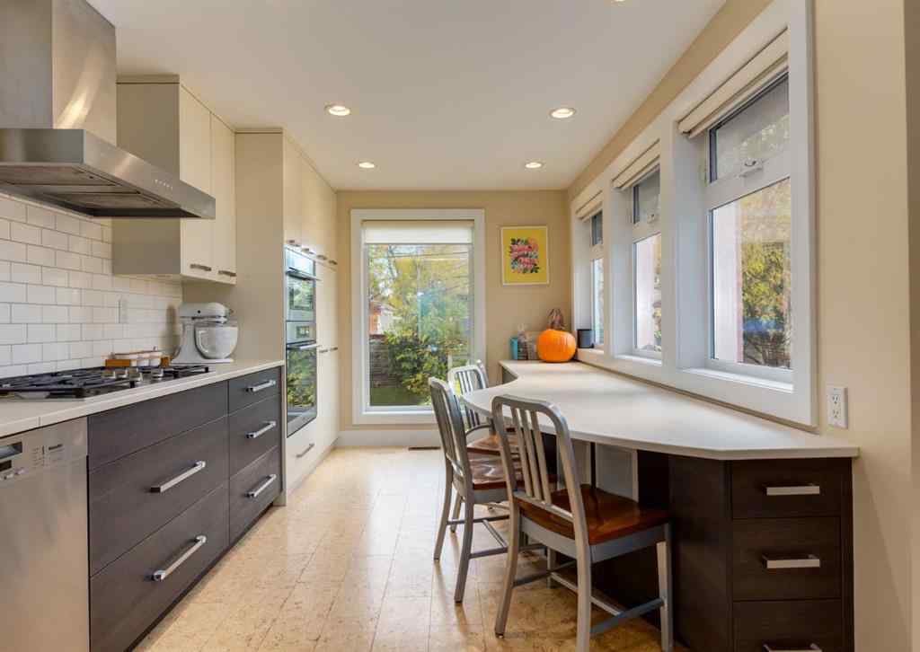 MLS® A2261687 - 320 10 Avenue NE in Crescent Heights Calgary, Residential