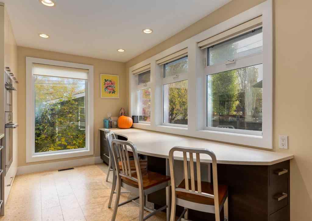 MLS® A2261687 - 320 10 Avenue NE in Crescent Heights Calgary, Residential