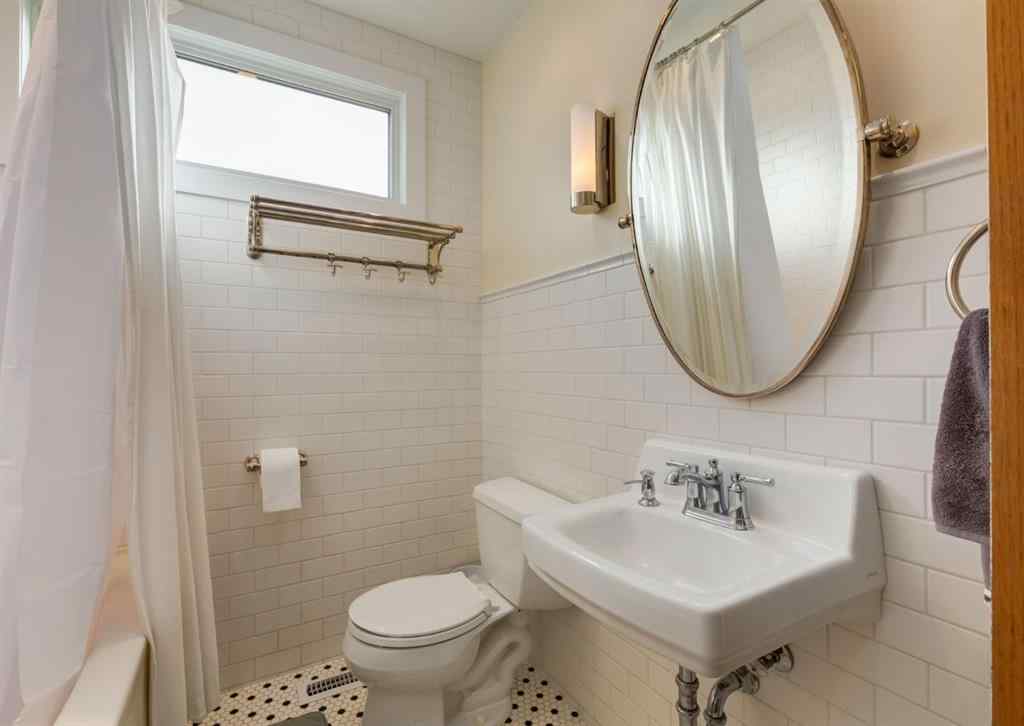 MLS® A2261687 - 320 10 Avenue NE in Crescent Heights Calgary, Residential