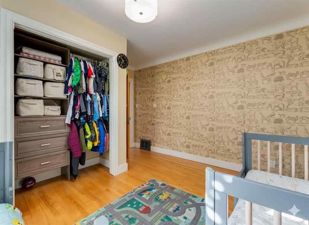 MLS® A2261687 - 320 10 Avenue NE in Crescent Heights Calgary, Residential