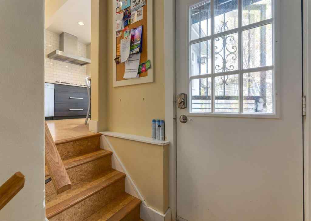 MLS® A2261687 - 320 10 Avenue NE in Crescent Heights Calgary, Residential