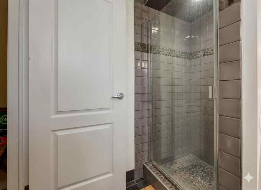 MLS® A2261687 - 320 10 Avenue NE in Crescent Heights Calgary, Residential