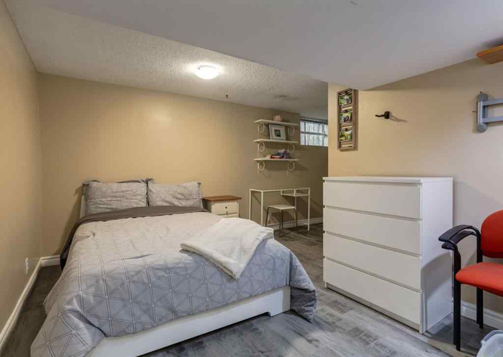 MLS® A2261687 - 320 10 Avenue NE in Crescent Heights Calgary, Residential