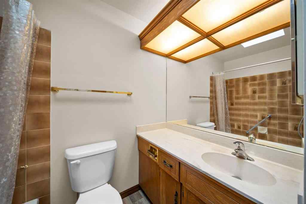 MLS® A2261749 - 36 Strathlorne Crescent SW in Strathcona Park Calgary, Residential