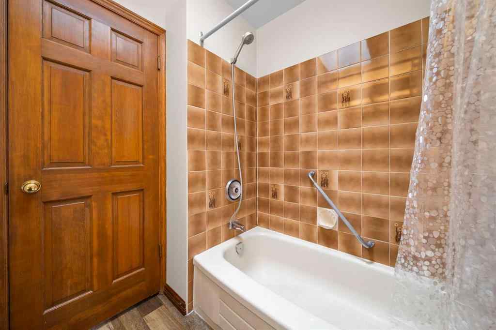 MLS® A2261749 - 36 Strathlorne Crescent SW in Strathcona Park Calgary, Residential