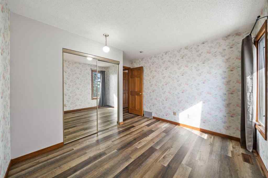 MLS® A2261749 - 36 Strathlorne Crescent SW in Strathcona Park Calgary, Residential