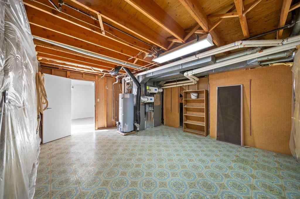 MLS® A2261749 - 36 Strathlorne Crescent SW in Strathcona Park Calgary, Residential