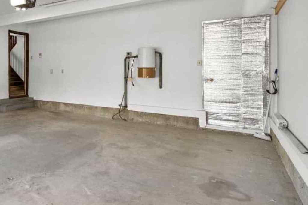 MLS® A2261749 - 36 Strathlorne Crescent SW in Strathcona Park Calgary, Residential