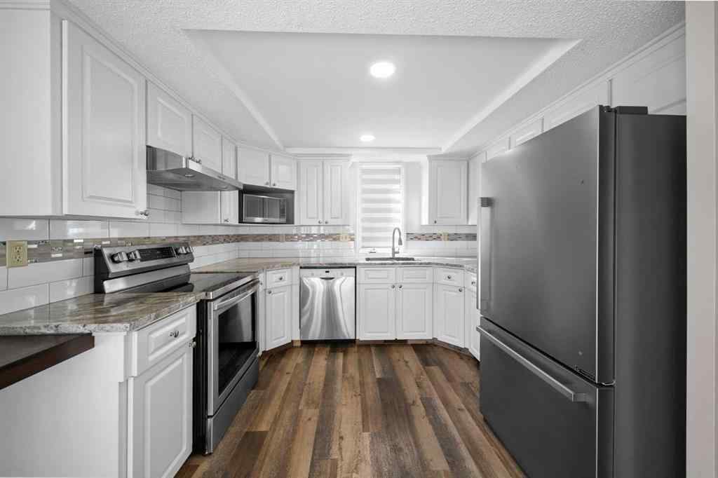 MLS® A2261749 - 36 Strathlorne Crescent SW in Strathcona Park Calgary, Residential