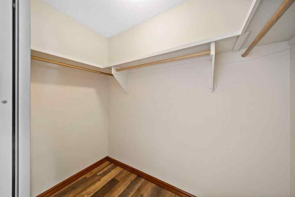 MLS® A2261749 - 36 Strathlorne Crescent SW in Strathcona Park Calgary, Residential