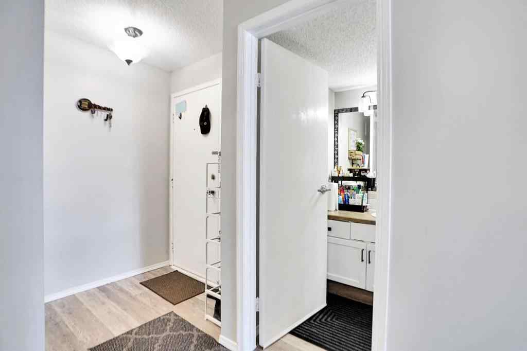 MLS® A2261771 - Unit #109 110 20 Avenue NE in Tuxedo Park Calgary, Residential