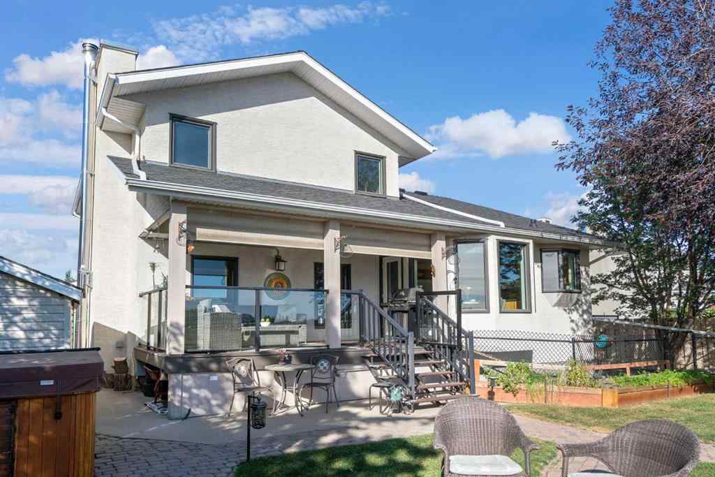 MLS® A2261802 - 416 Meadowbrook Bay SE in Meadowbrook Airdrie, Residential