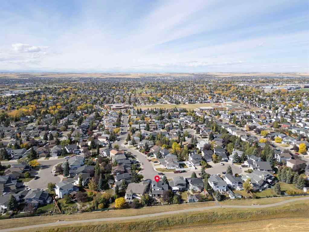 MLS® A2261802 - 416 Meadowbrook Bay SE in Meadowbrook Airdrie, Residential