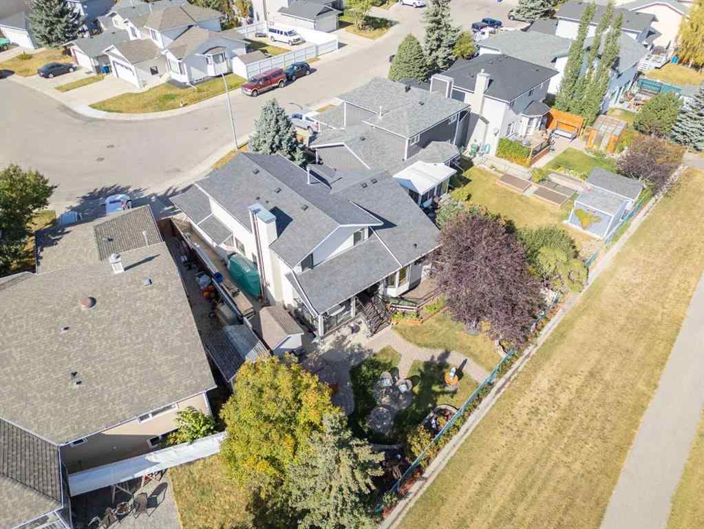 MLS® A2261802 - 416 Meadowbrook Bay SE in Meadowbrook Airdrie, Residential