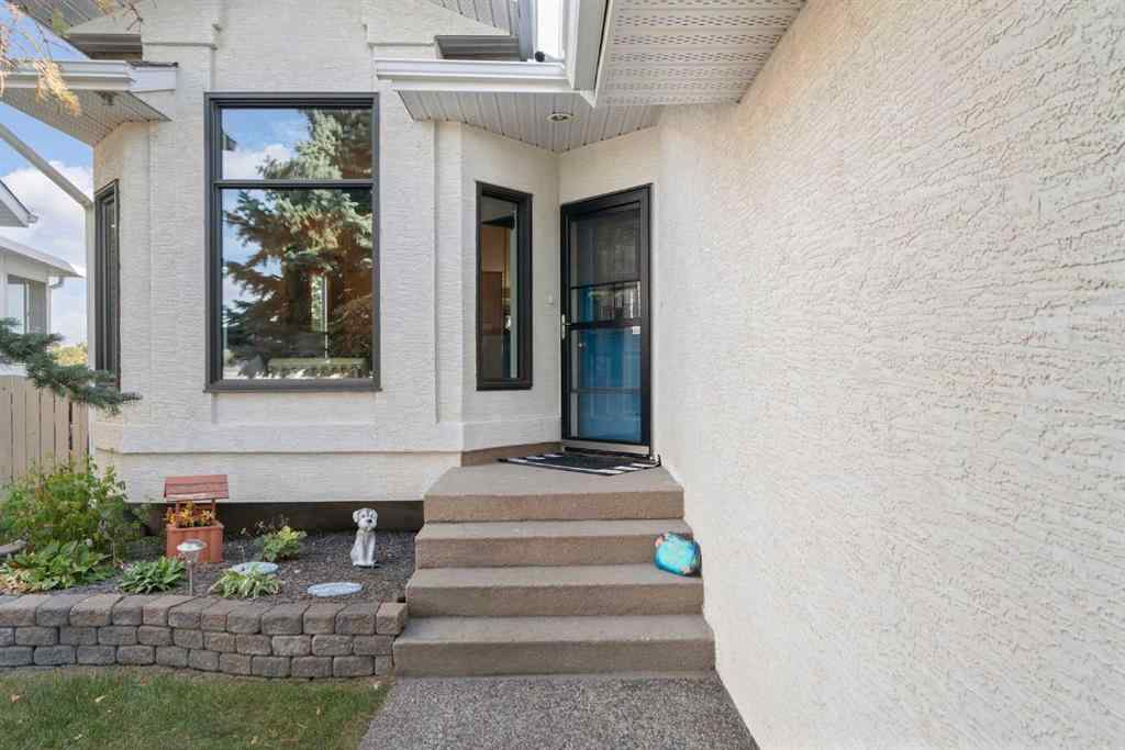 MLS® A2261802 - 416 Meadowbrook Bay SE in Meadowbrook Airdrie, Residential