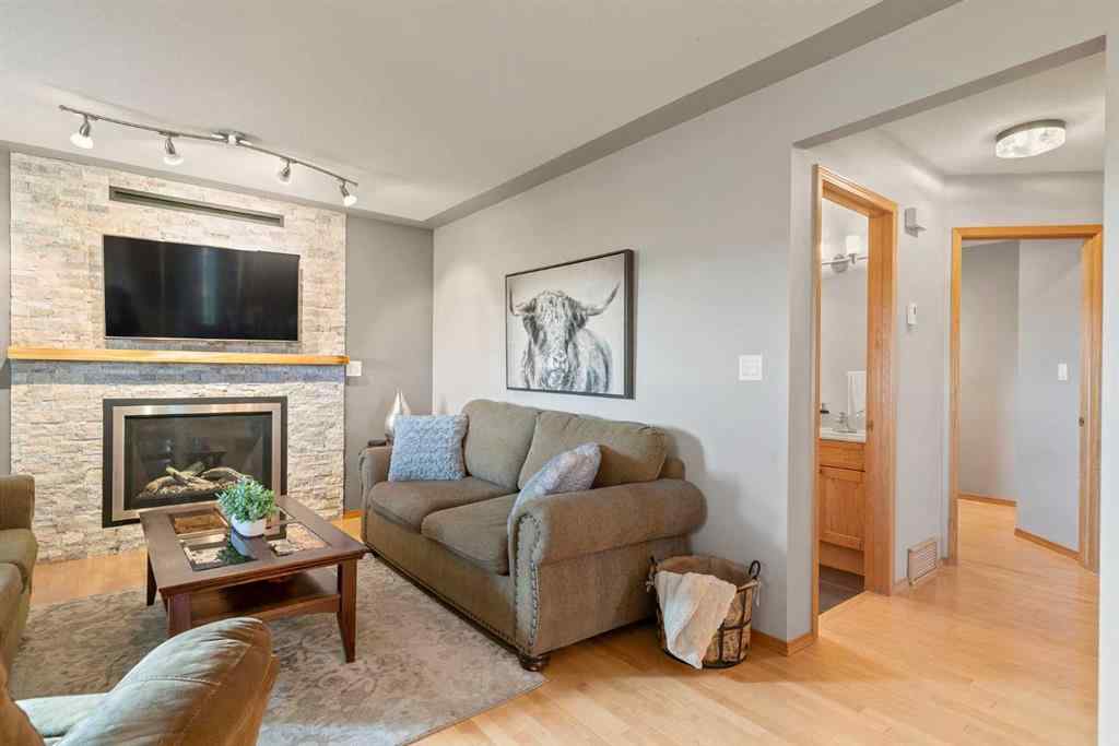 MLS® A2261802 - 416 Meadowbrook Bay SE in Meadowbrook Airdrie, Residential