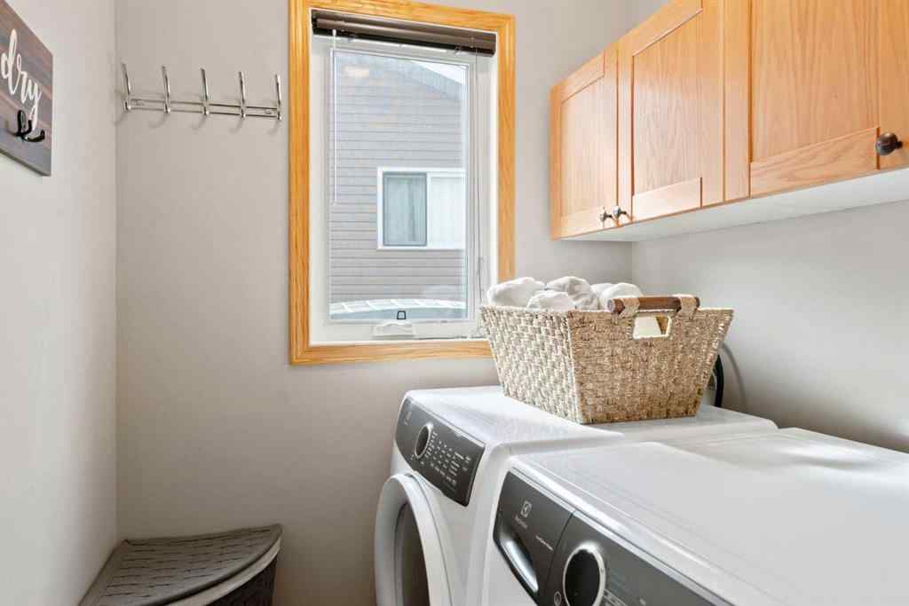 MLS® A2261802 - 416 Meadowbrook Bay SE in Meadowbrook Airdrie, Residential