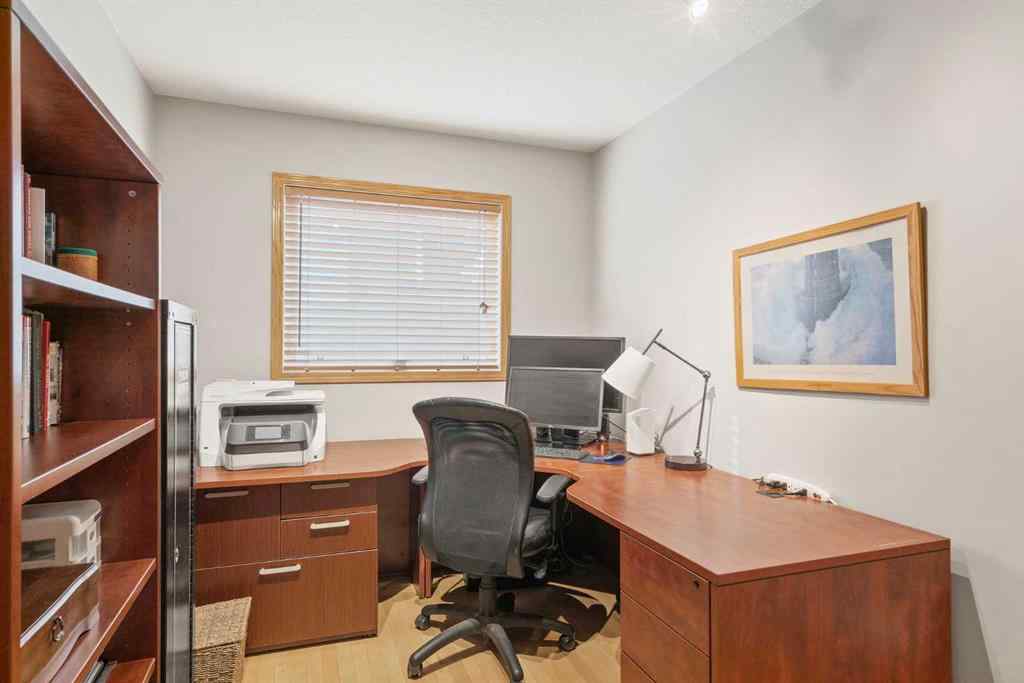 MLS® A2261802 - 416 Meadowbrook Bay SE in Meadowbrook Airdrie, Residential