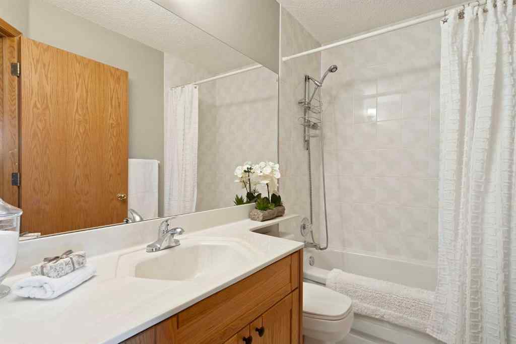 MLS® A2261802 - 416 Meadowbrook Bay SE in Meadowbrook Airdrie, Residential