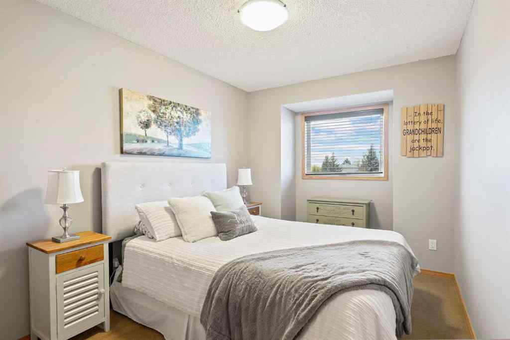 MLS® A2261802 - 416 Meadowbrook Bay SE in Meadowbrook Airdrie, Residential