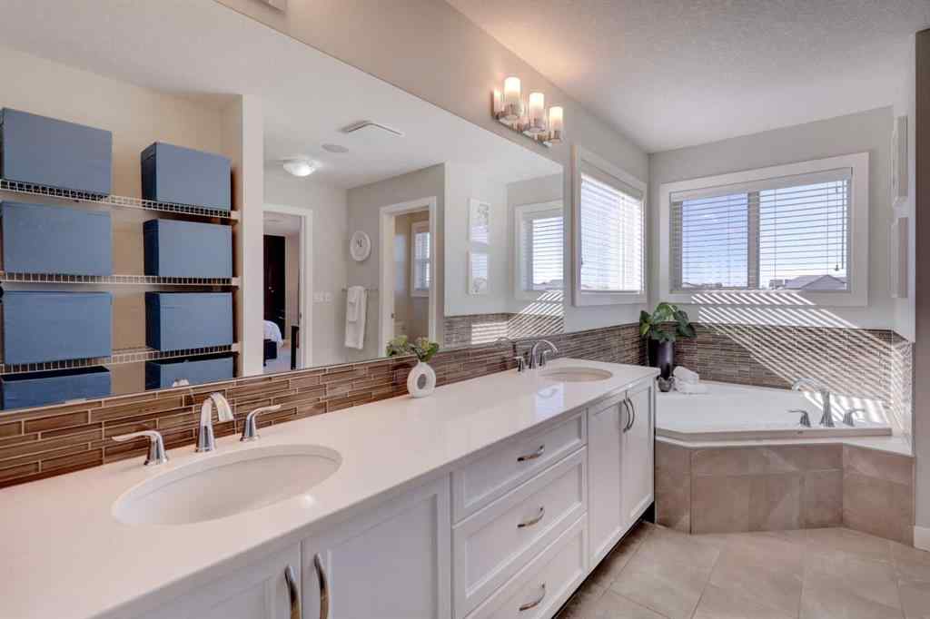 MLS® A2261816 - 213 Kingsmere Cove SE in Kings Heights Airdrie, Residential