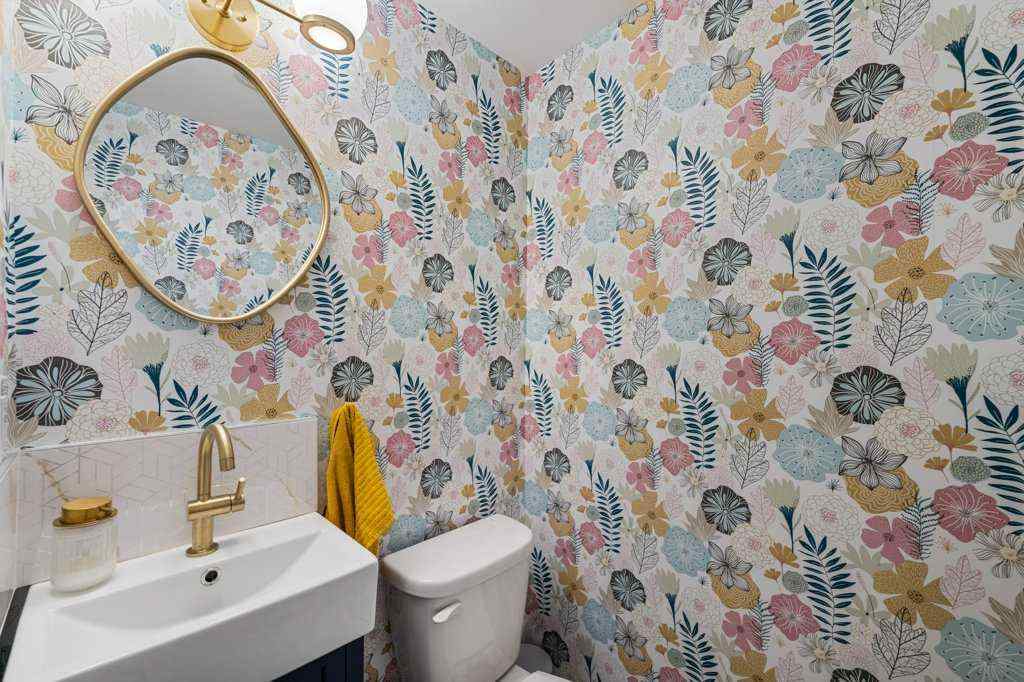 MLS® A2261821 - Unit #2 713 5 Street NE in Renfrew Calgary, Residential