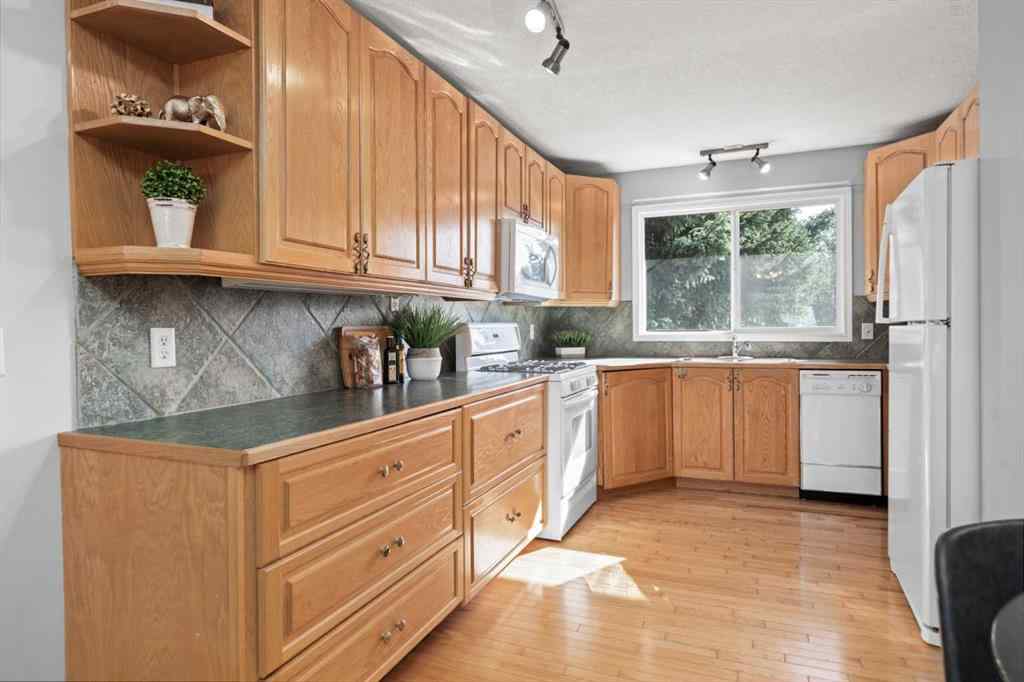 MLS® A2261828 - 461 78 Avenue NE in Huntington Hills Calgary, Residential