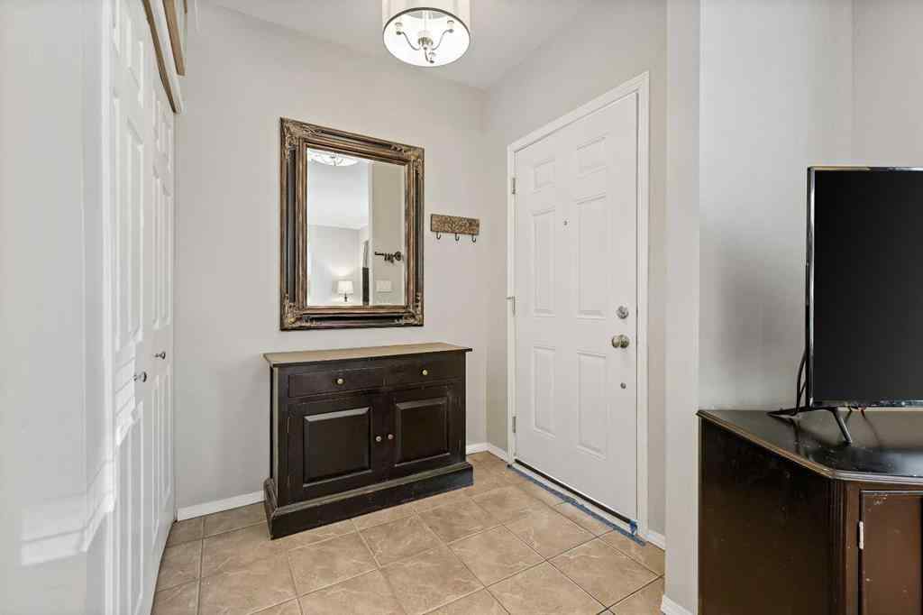 MLS® A2261840 - 832 68 Avenue SW in Kingsland Calgary, Residential