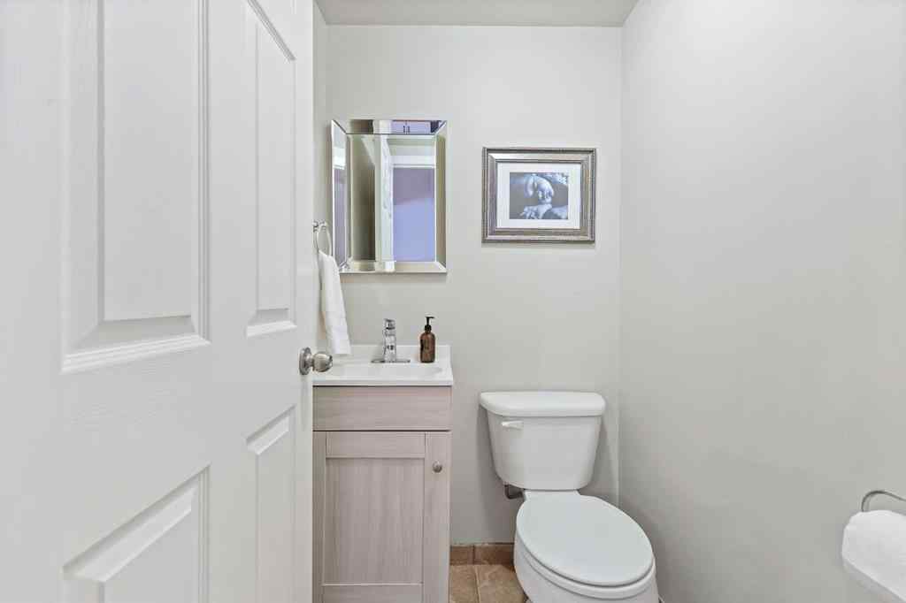 MLS® A2261840 - 832 68 Avenue SW in Kingsland Calgary, Residential