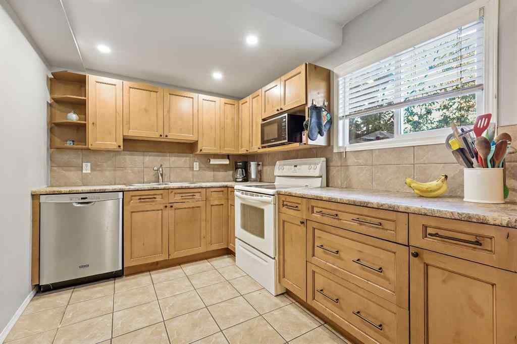 MLS® A2261840 - 832 68 Avenue SW in Kingsland Calgary, Residential