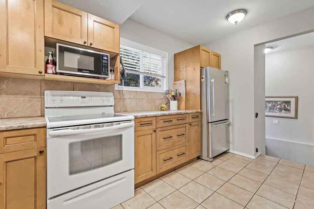 MLS® A2261840 - 832 68 Avenue SW in Kingsland Calgary, Residential