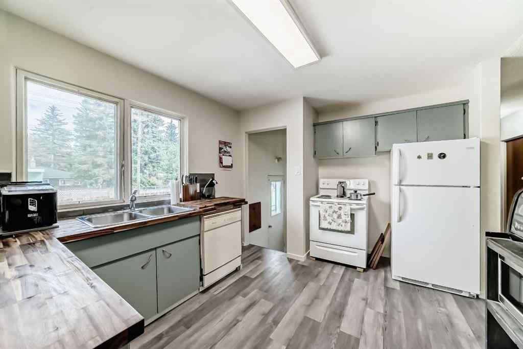 MLS® A2261893 - 126 Springwood Drive SW in Southwood Calgary, Residential