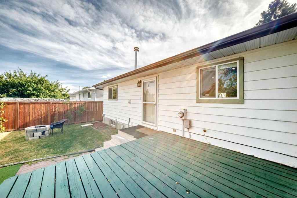 MLS® A2261940 - 6712 23 Avenue NE in Pineridge Calgary, Residential