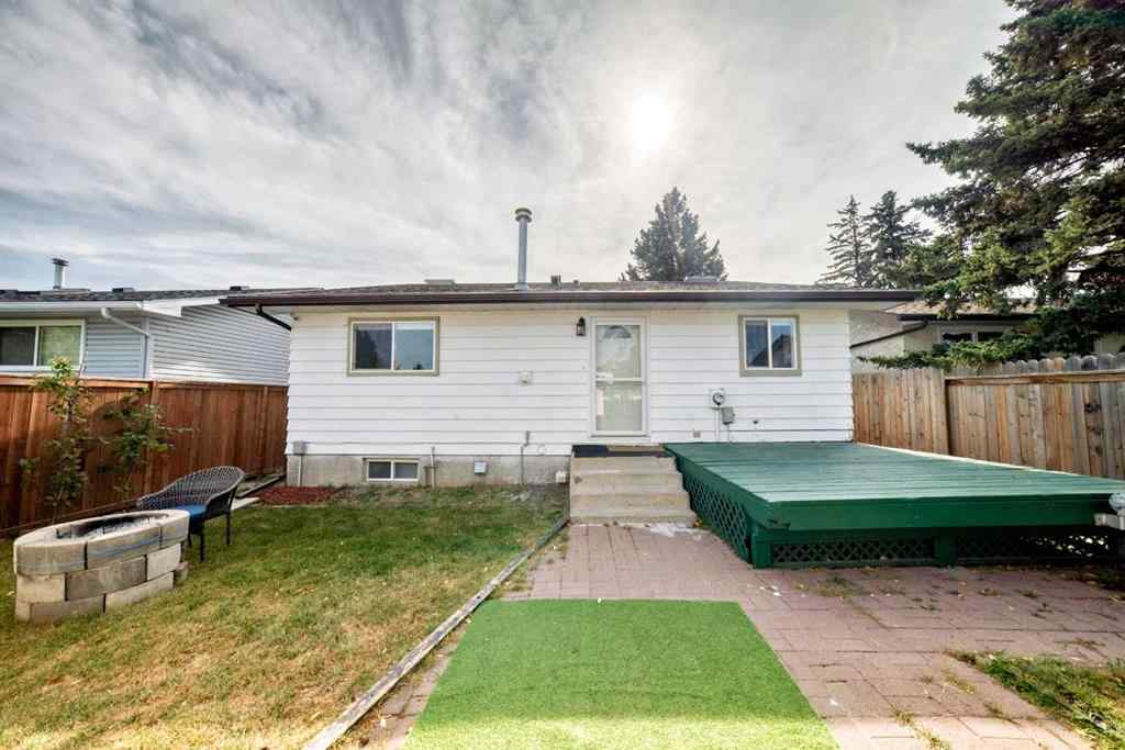 MLS® A2261940 - 6712 23 Avenue NE in Pineridge Calgary, Residential