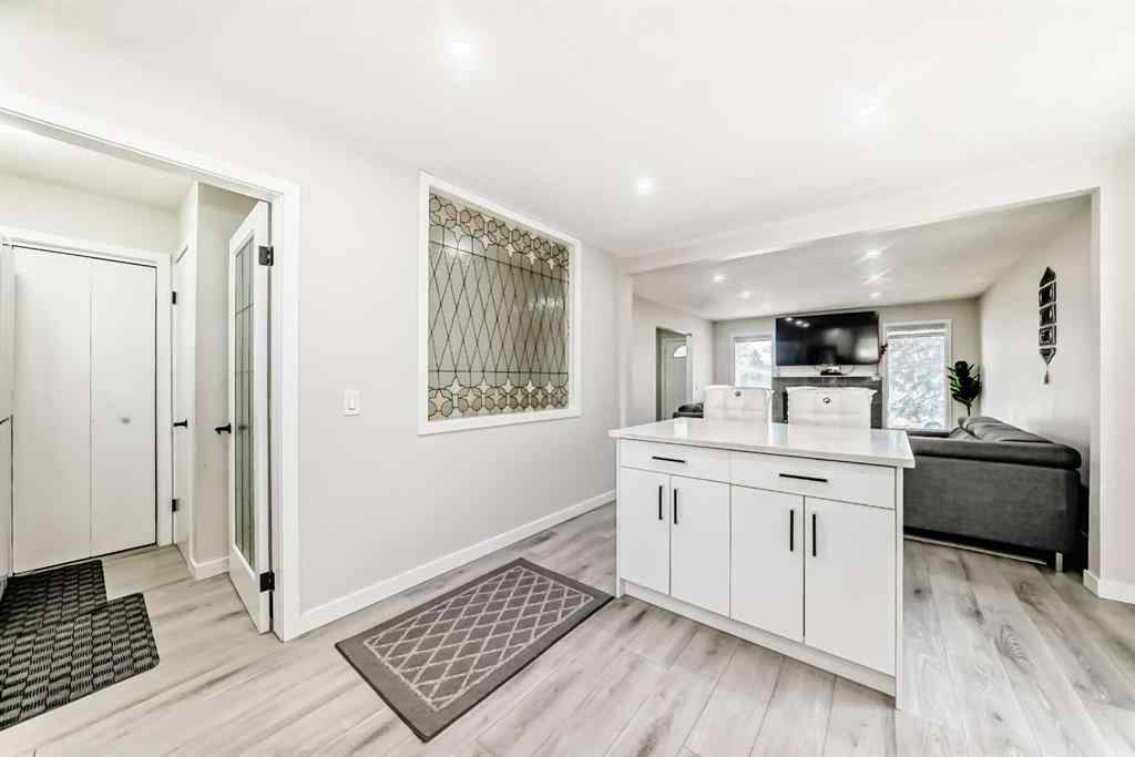 MLS® A2261940 - 6712 23 Avenue NE in Pineridge Calgary, Residential