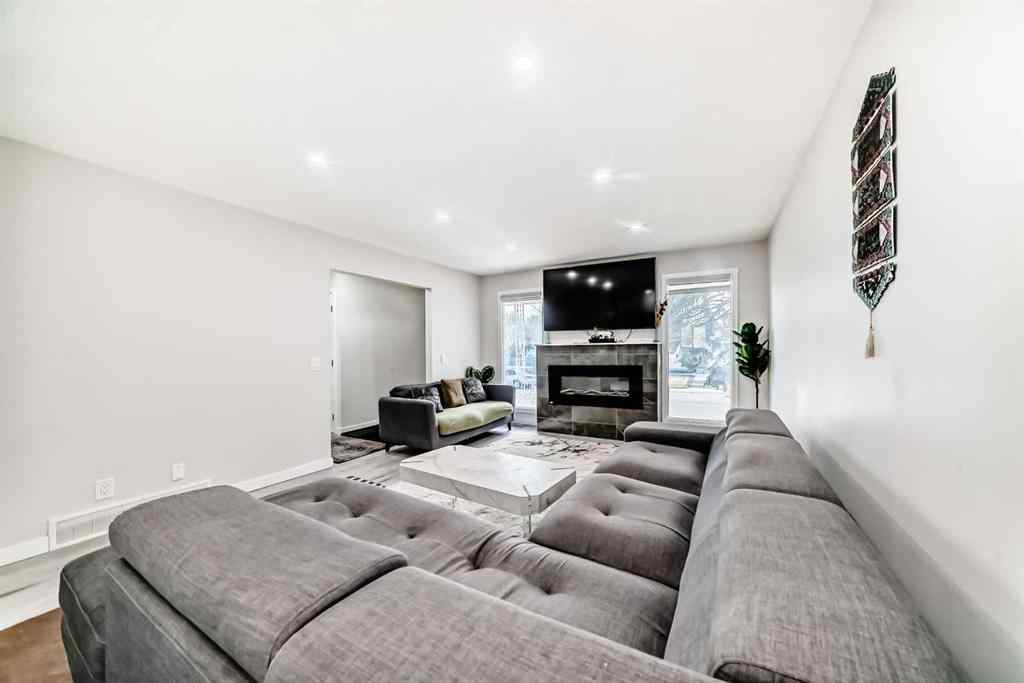 MLS® A2261940 - 6712 23 Avenue NE in Pineridge Calgary, Residential