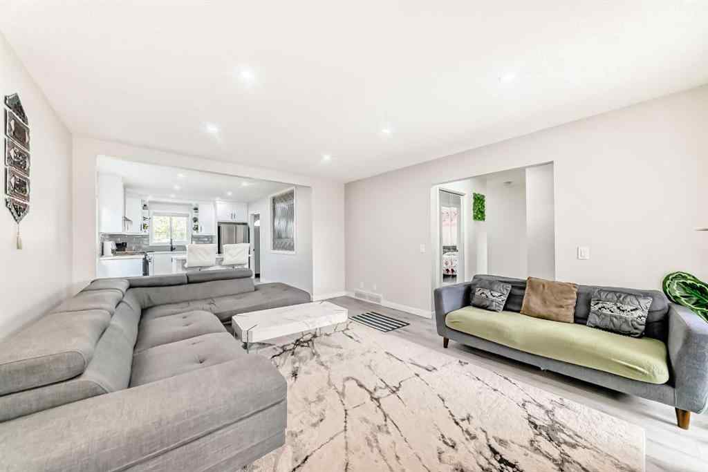 MLS® A2261940 - 6712 23 Avenue NE in Pineridge Calgary, Residential