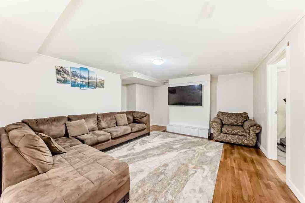 MLS® A2261940 - 6712 23 Avenue NE in Pineridge Calgary, Residential