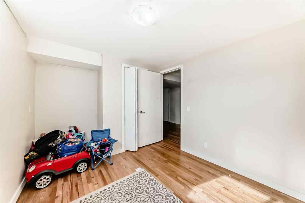 MLS® A2261940 - 6712 23 Avenue NE in Pineridge Calgary, Residential