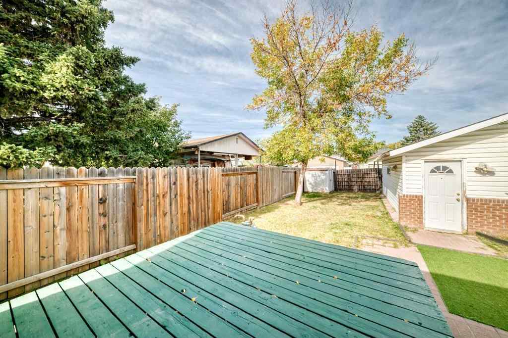 MLS® A2261940 - 6712 23 Avenue NE in Pineridge Calgary, Residential