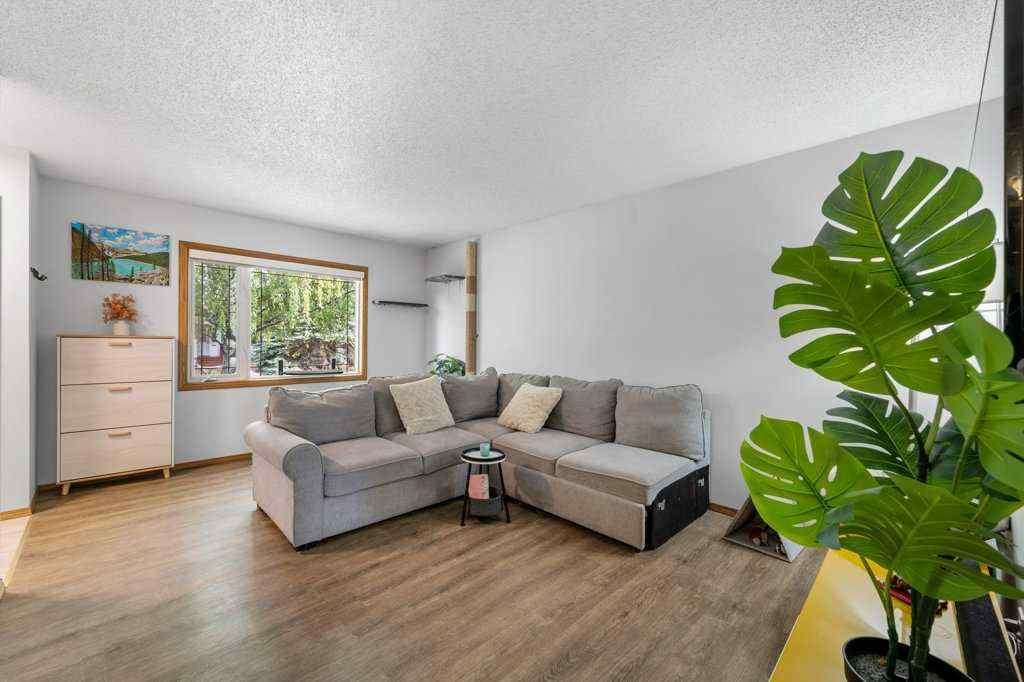 MLS® A2261944 - 488 Bracewood Crescent SW in Braeside Calgary, Residential