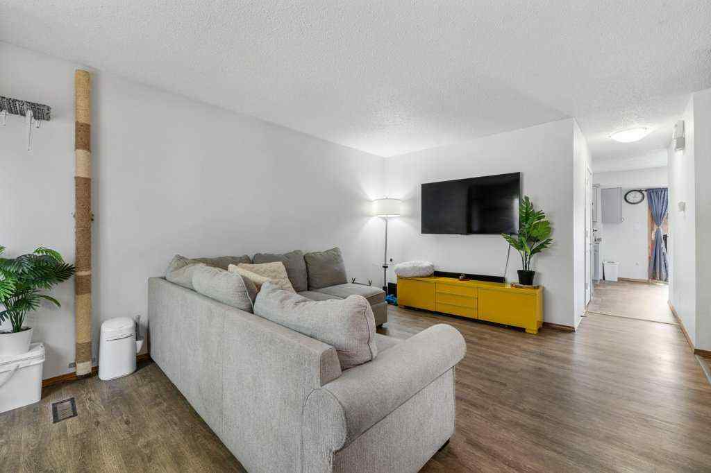 MLS® A2261944 - 488 Bracewood Crescent SW in Braeside Calgary, Residential