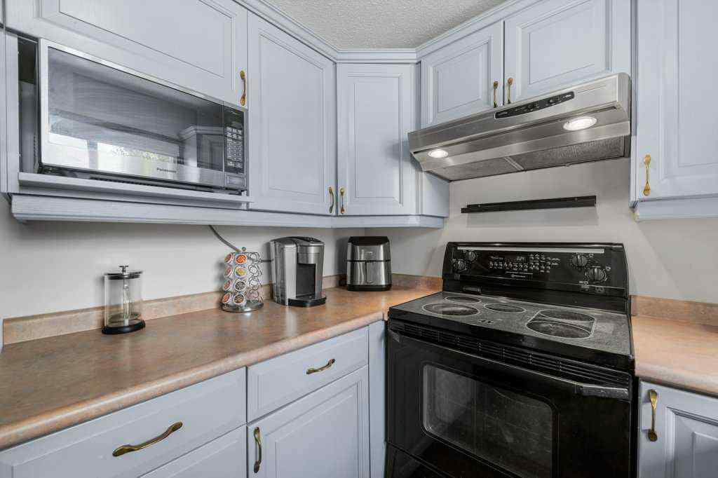 MLS® A2261944 - 488 Bracewood Crescent SW in Braeside Calgary, Residential