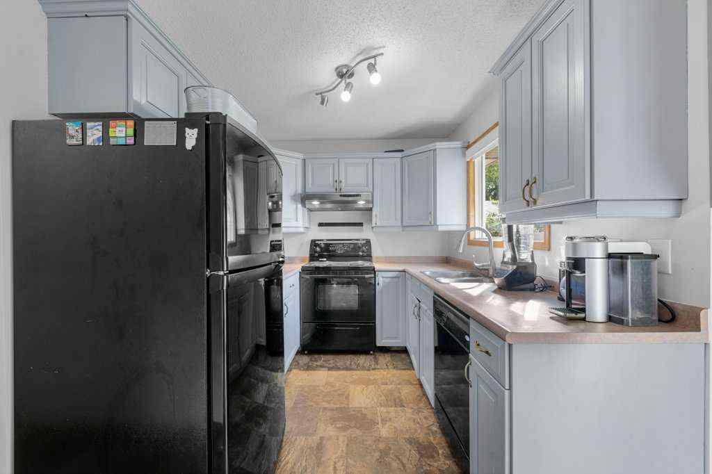 MLS® A2261944 - 488 Bracewood Crescent SW in Braeside Calgary, Residential